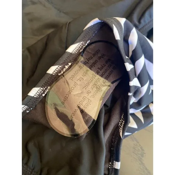 Emerald Bay Black White Ruched One Piece SwimSuit Size 22 - Picture 6 of 6